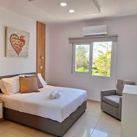 Stylish Kato Close To & Vibrant Harbor Life Апартаменты *