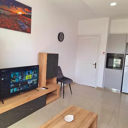 Stylish Kato Close To & Vibrant Harbor Life Апартаменты *