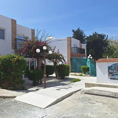 Stylish Kato Close To & Vibrant Harbor Life Апартаменты Пафос