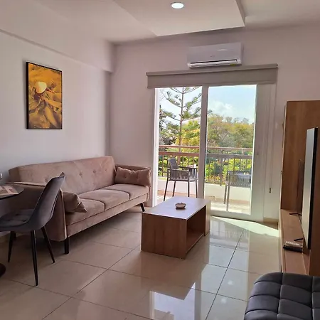 Stylish Kato Close To & Vibrant Harbor Life Апартаменти Пафос